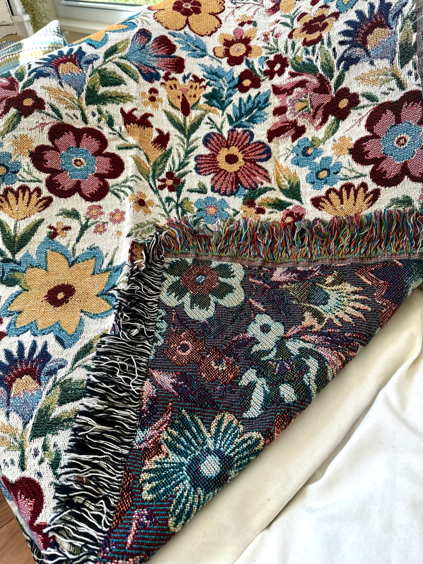Floral woven blanket for flower lover, plant lady. Gift for mom, grandma or teacher. Flowers home decor