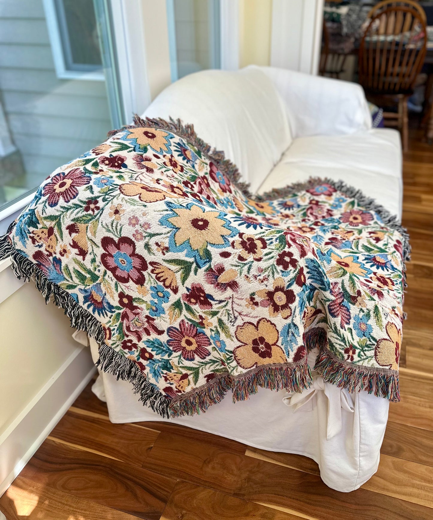 Floral woven blanket for flower lover, plant lady. Gift for mom, grandma or teacher. Flowers home decor