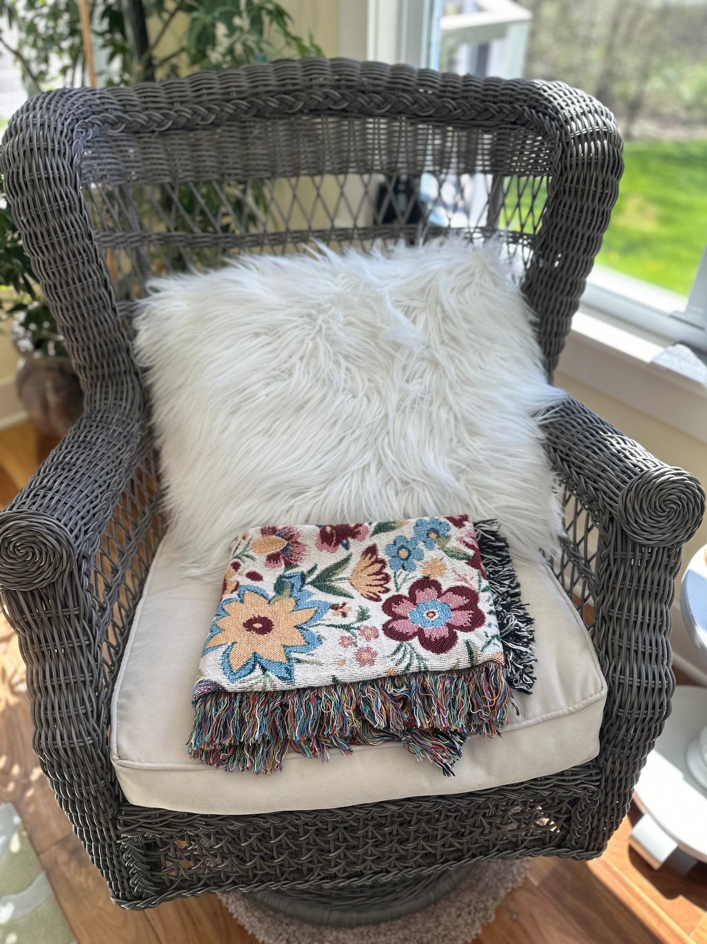 Floral woven blanket for flower lover, plant lady. Gift for mom, grandma or teacher. Flowers home decor