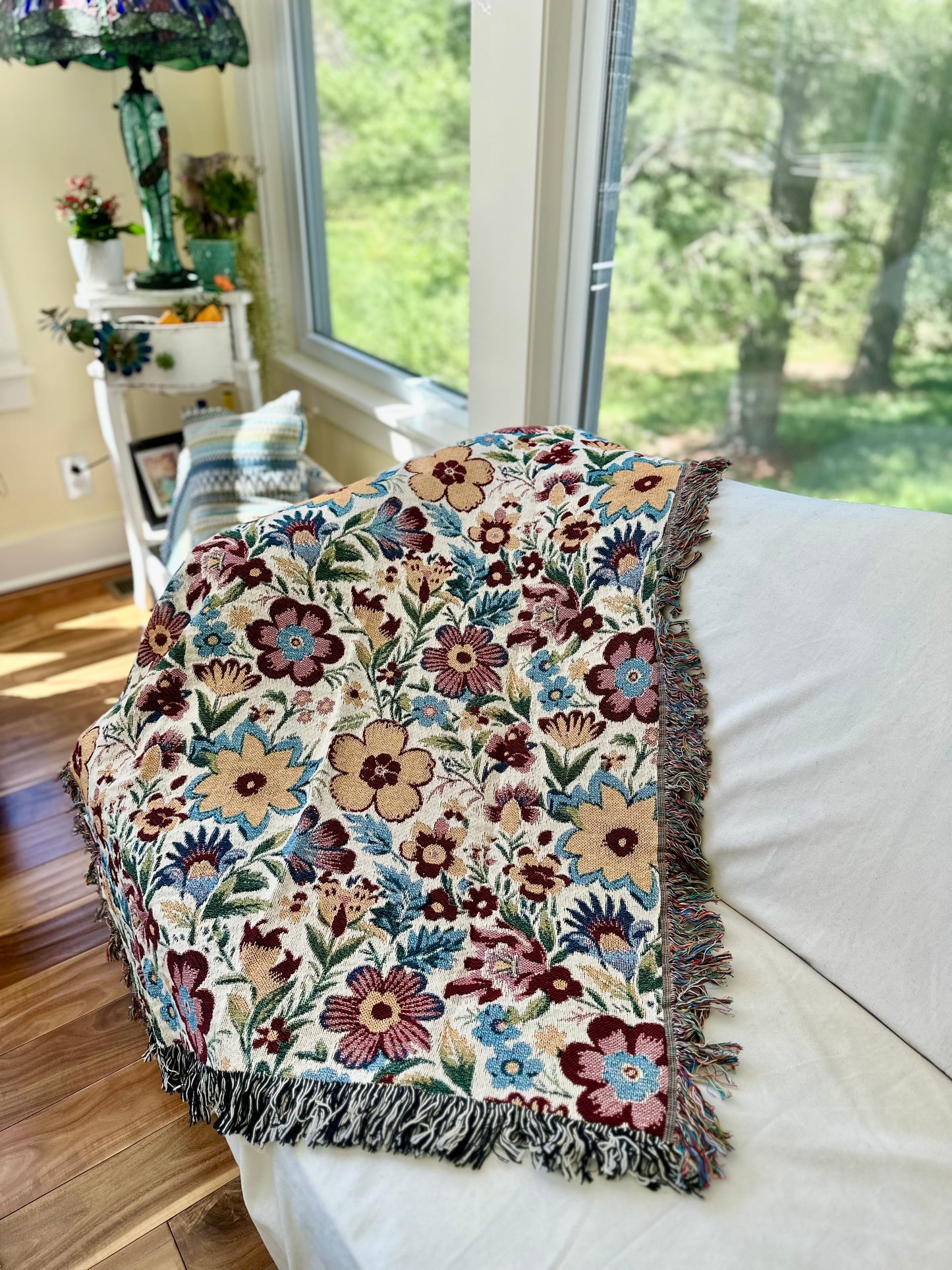 Floral woven blanket for flower lover, plant lady. Gift for mom, grandma or teacher. Flowers home decor
