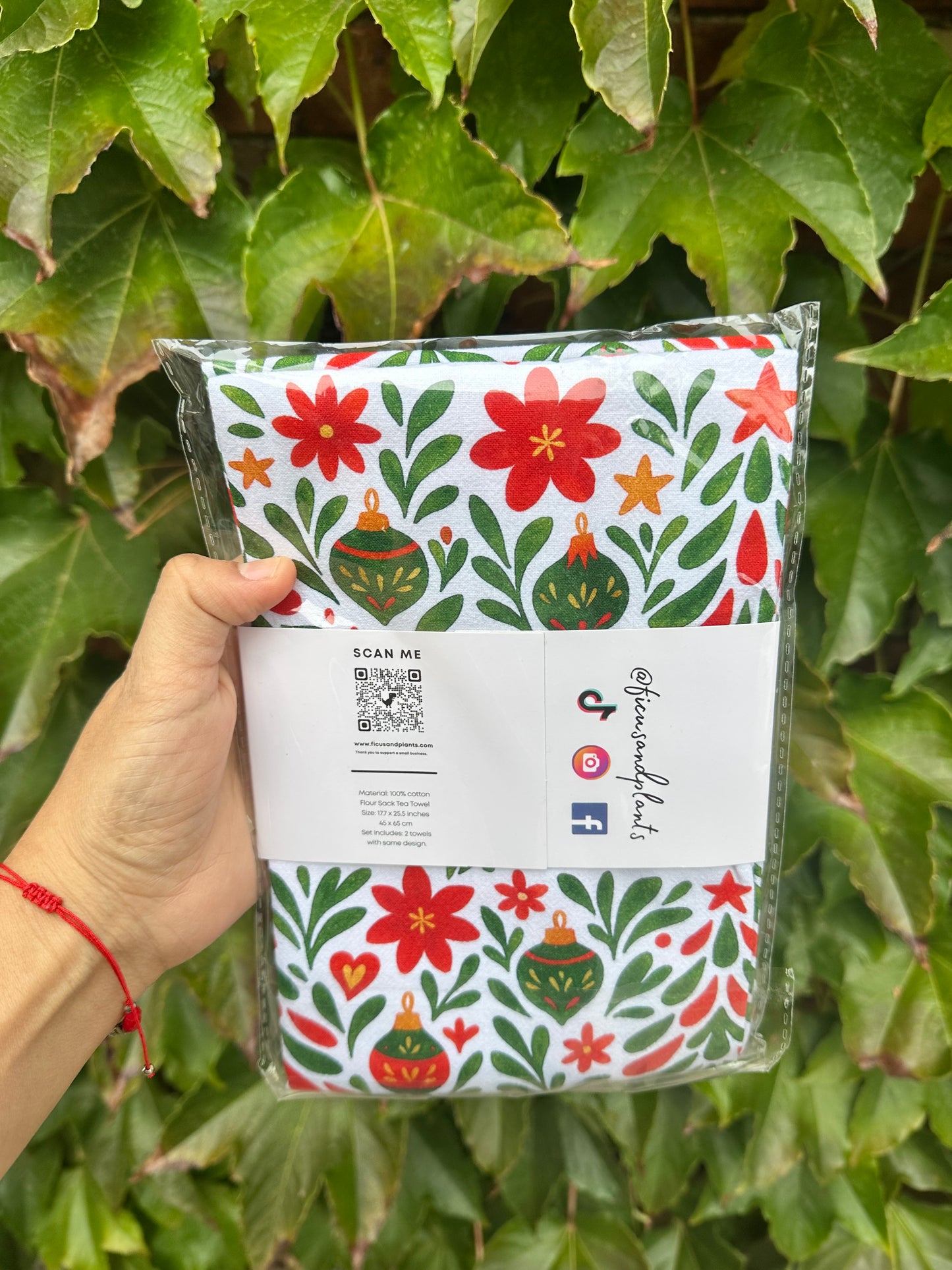 Feliz Navidad kitchen towels – Set of 2 Cotton Tea towels with Talavera, flor de noche buena, esfera de navidad y feliz Navidad. Latina home decor