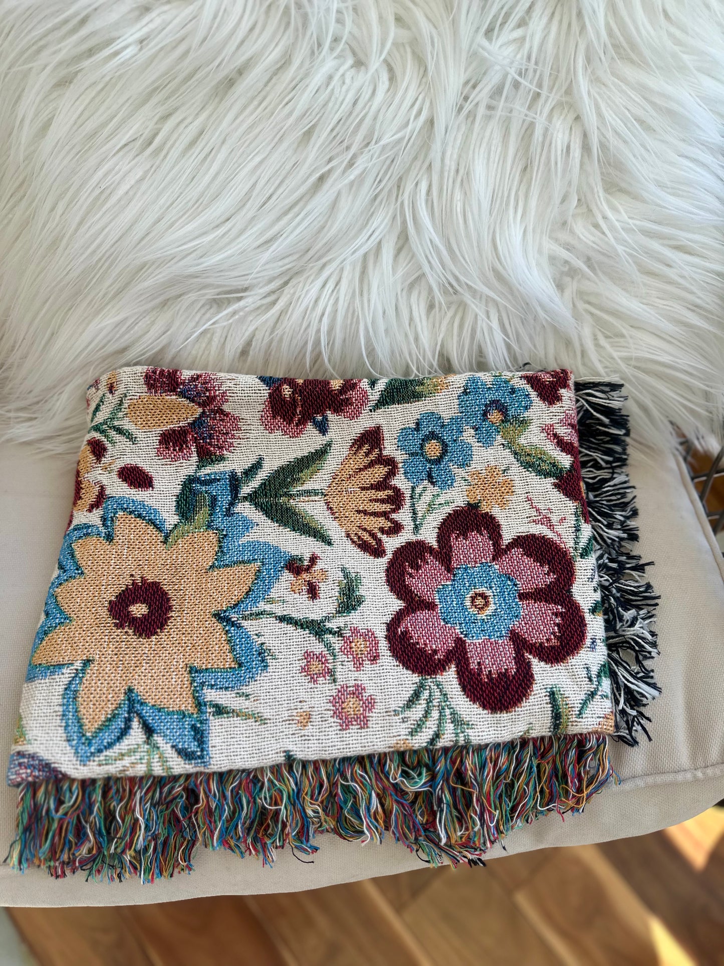 Floral woven blanket for flower lover, plant lady. Gift for mom, grandma or teacher. Flowers home decor