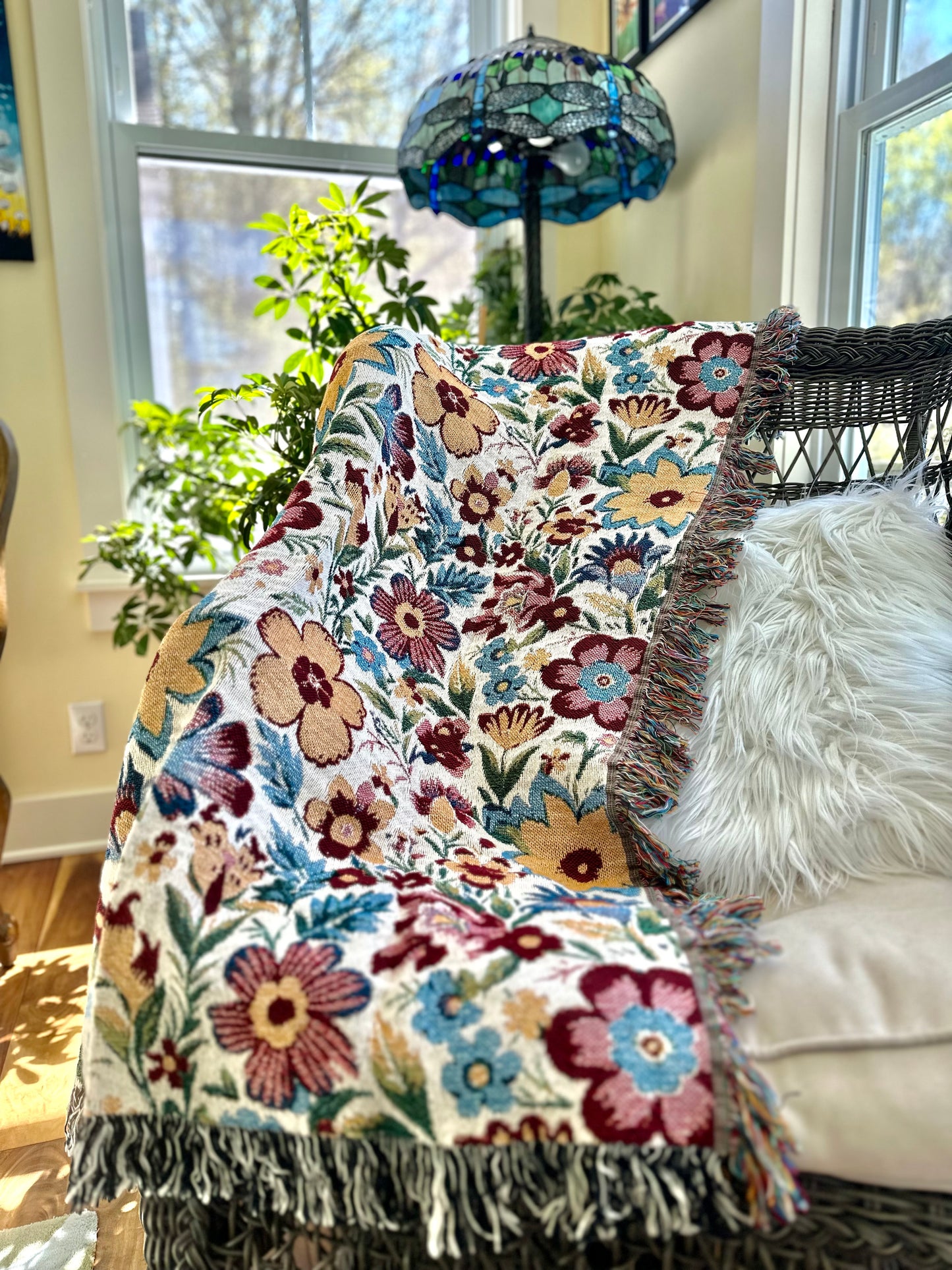 Floral woven blanket for flower lover, plant lady. Gift for mom, grandma or teacher. Flowers home decor
