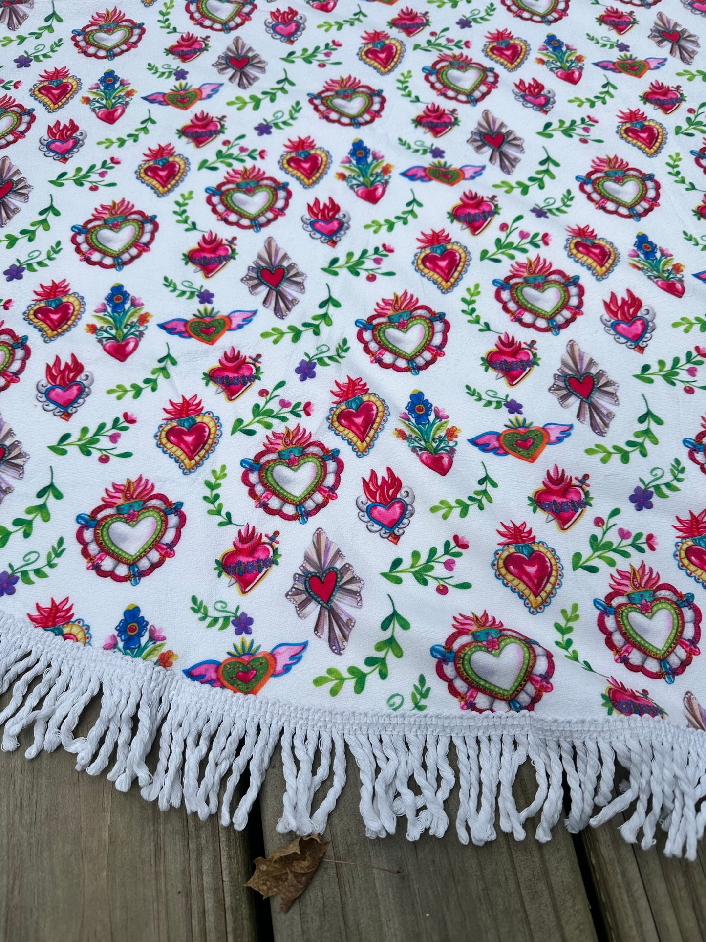 Mulagrtitos round beach towel. Sacred hearts picnic blanket. Sagrado corazón
