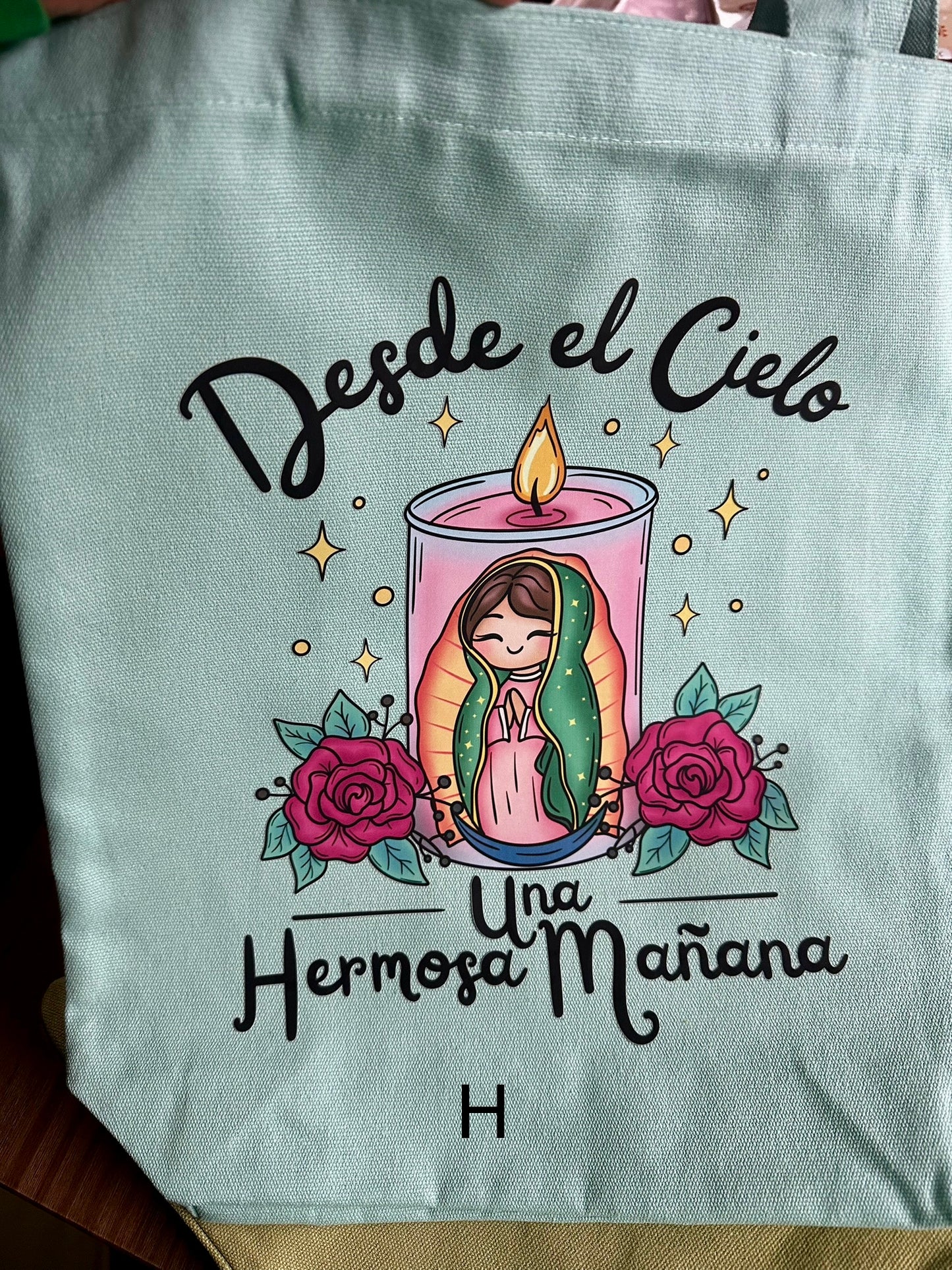 Desde el cielo una hermosa mañana tote bag. Virgencita de Guadalupe.