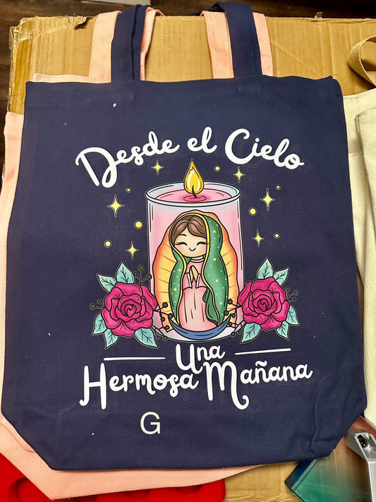 Desde el cielo una hermosa mañana tote bag. Virgencita de Guadalupe.