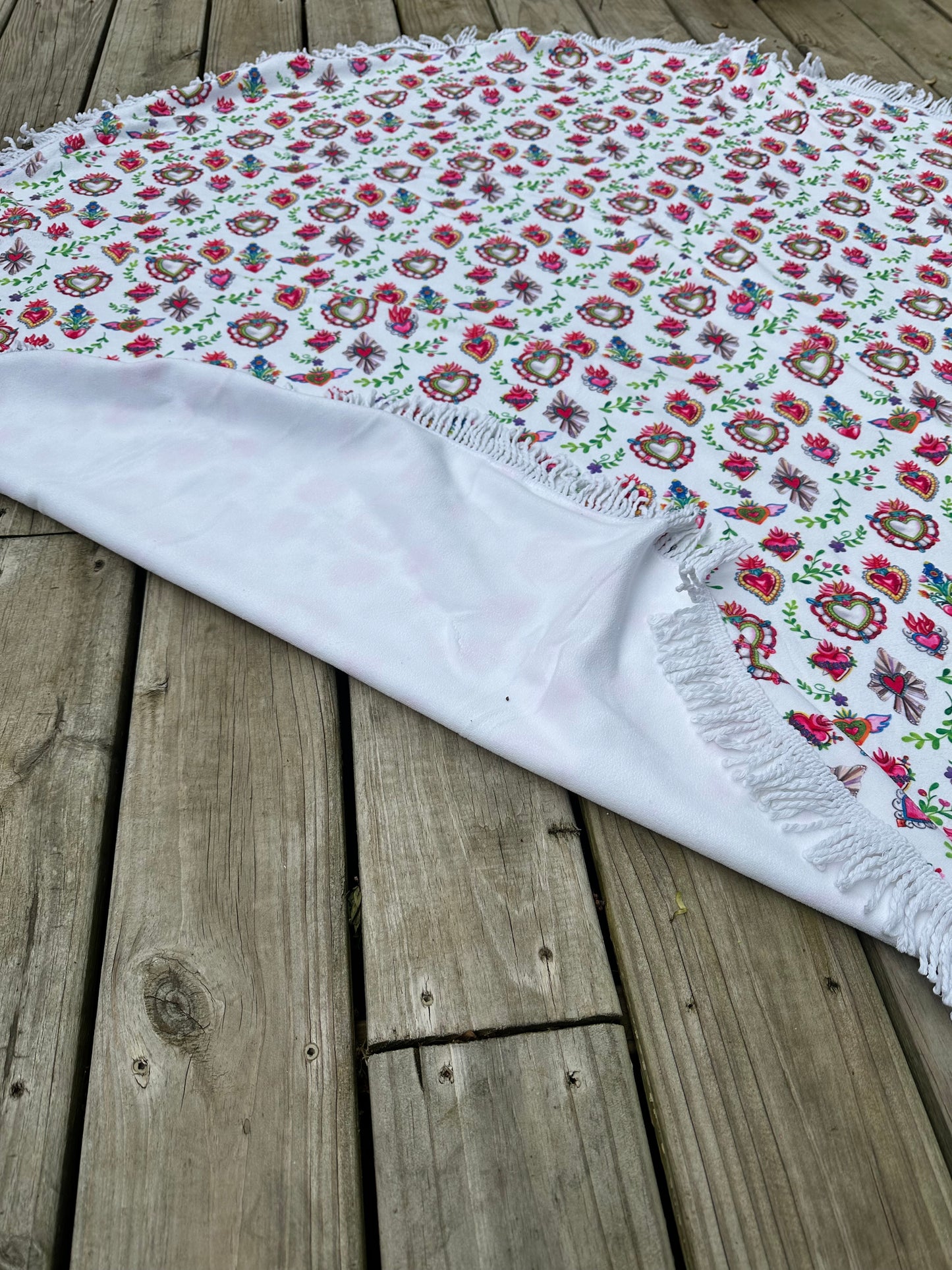 Mulagrtitos round beach towel. Sacred hearts picnic blanket. Sagrado corazón