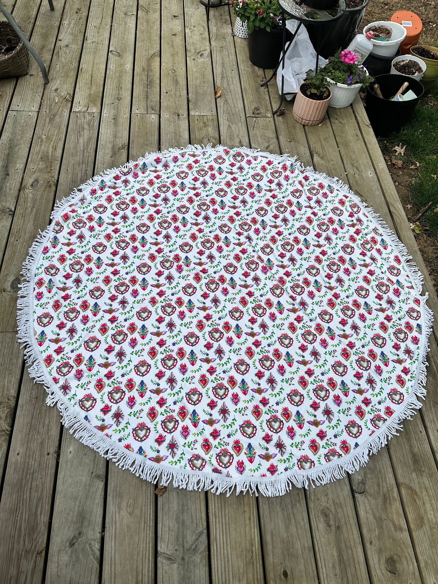 Mulagrtitos round beach towel. Sacred hearts picnic blanket. Sagrado corazón