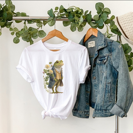 Toad tshirt for woman and men Frog shirt for toad lover and frog lover.